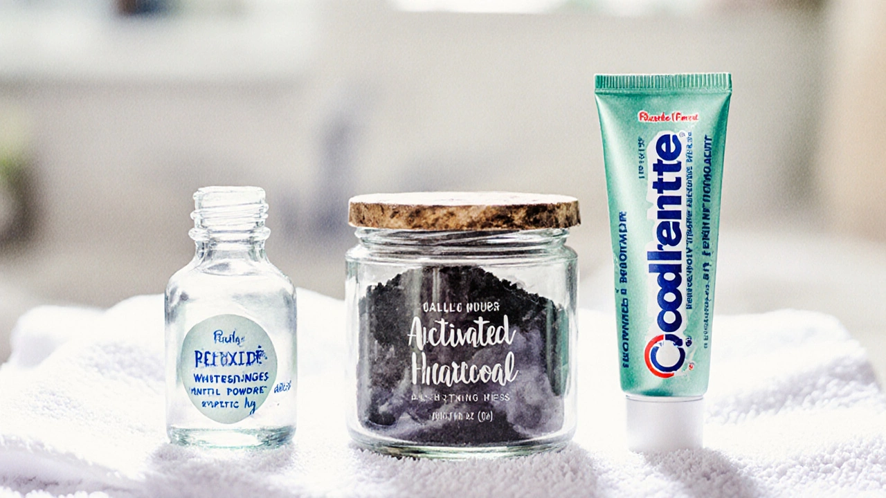 Vodovážná ilustrace tří bělicích produktů – peroxidový gel, aktivní uhlí a bělicí pasta.