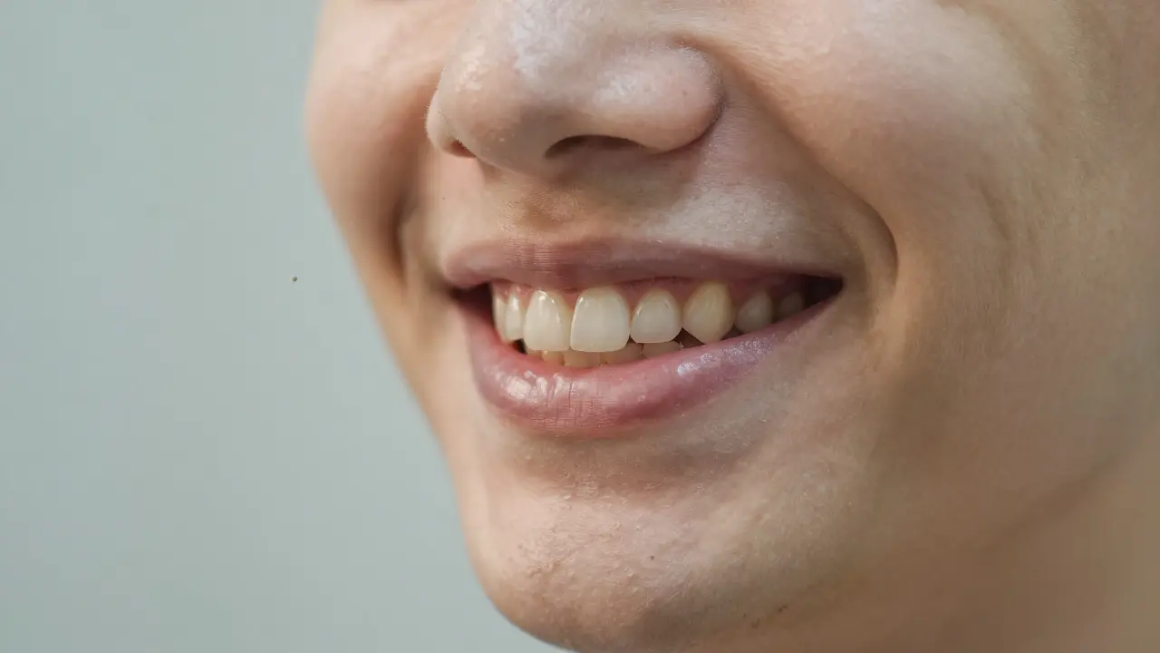 Co je to chobot mezi zuby a proč se objevuje?