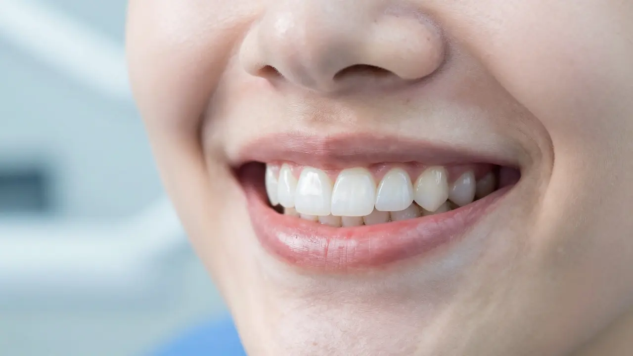 Co nesmíte dělat po hygienickém čištění zubů? Pravidla pro bílý úsměv